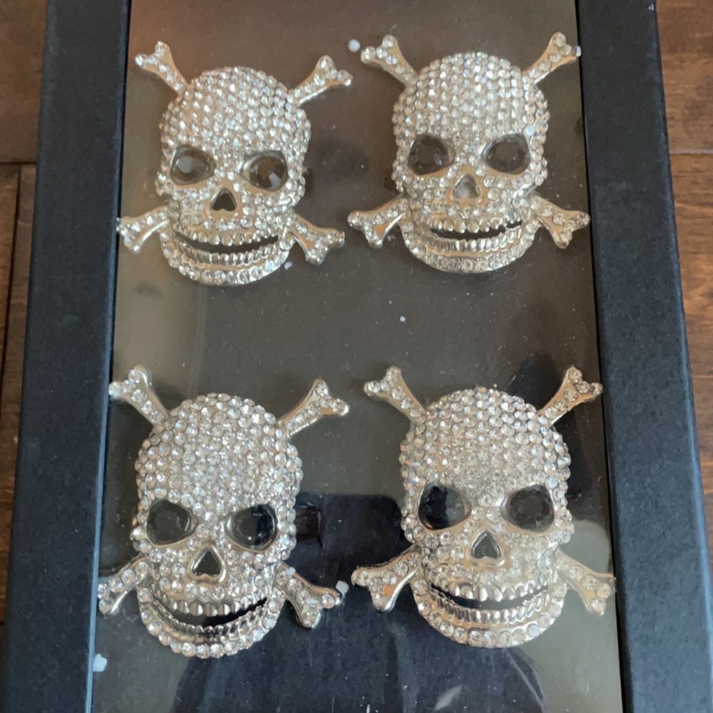 Tahari Halloween Napkin Rings Holder Skull - Picture 2 of 2
